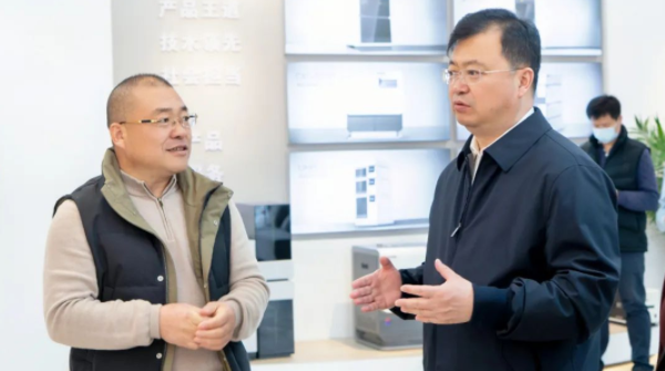 青島市嶗山區(qū)區(qū)長楊克敏帶隊工信局、統(tǒng)計局領(lǐng)導(dǎo)到訪盛瀚調(diào)研指導(dǎo)