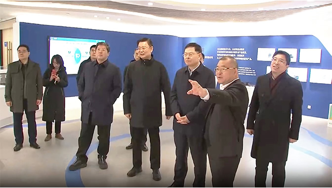 青島市委副書記、市長趙豪志調(diào)研青源峰達(dá)太赫茲關(guān)鍵技術(shù)研發(fā)和科技成果轉(zhuǎn)化工作